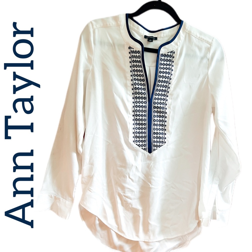 Ann Taylor Blouse in cream and navy with embroidery - SZ S